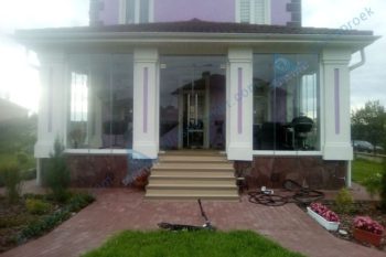 Безрамное остекление террасы в Новой Москве