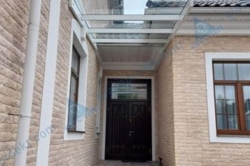 Стеклянный козырек в КП Лужки-2