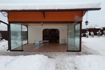Безрамное подвижное остекление веранды в Пушкинском районе