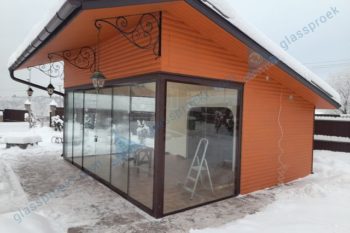 Безрамное подвижное остекление веранды в Пушкинском районе