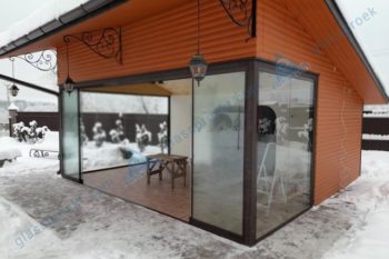 Безрамное подвижное остекление веранды в Пушкинском районе